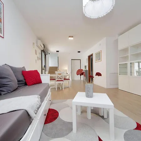 Apartment Il Villino Di Adelchi By Domusdimore *